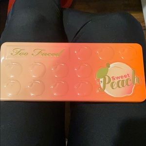 Too faced sweet peach palette